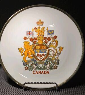 Canada Collectors Plate Souvenir Plate Crest
